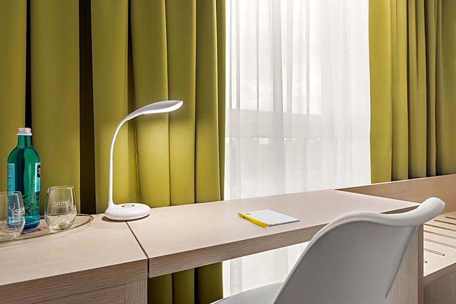 Super 8 by Wyndham Mainz Zollhafen