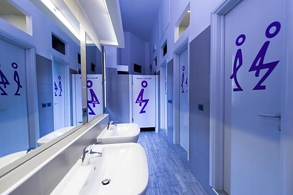 Hotel & Hostel 7