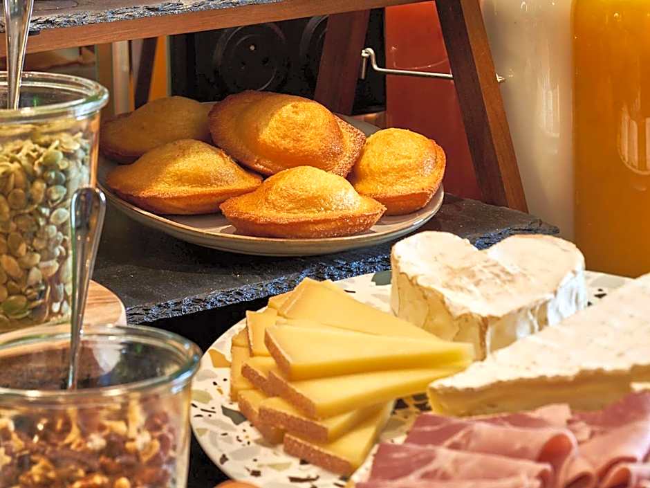 Mercure Paris Butte Montmartre Basilique