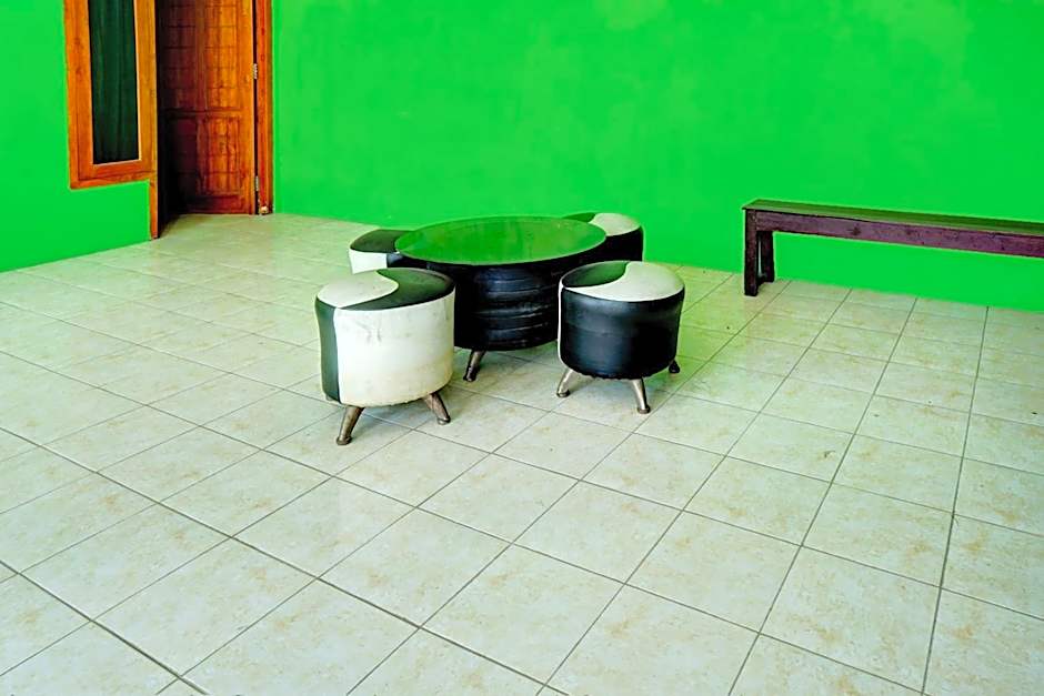 OYO Life 93075 Nova Jaya 2 Homestay Syariah