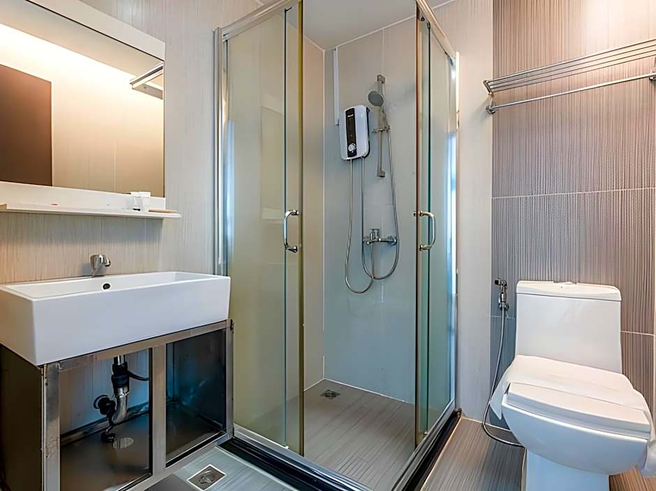 Kk Waterfront Hotel