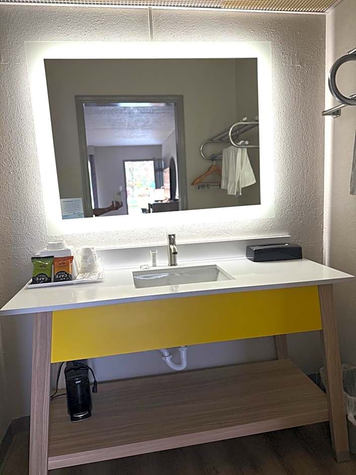 Days Inn by Wyndham Harriman