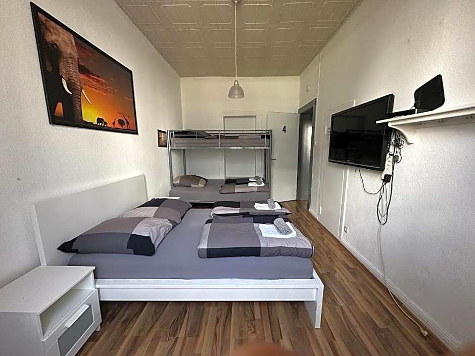 Eva's Hostel - Self Check-In & Only Private Rooms