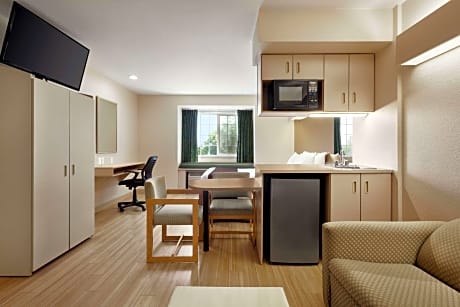 1 Queen Bed Studio Suite Non-Smoking
