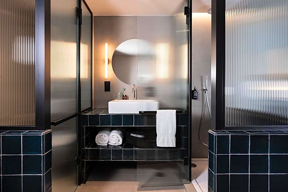 Chic & Basic Gravity