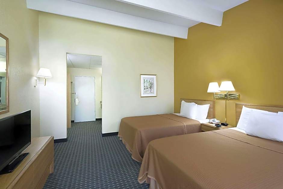 Howard Johnson by Wyndham Newburgh