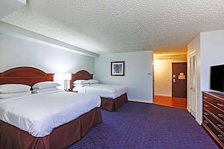 Deluxe Queen Room with Two Queen Beds and Tub - Mobility/Hearing Access