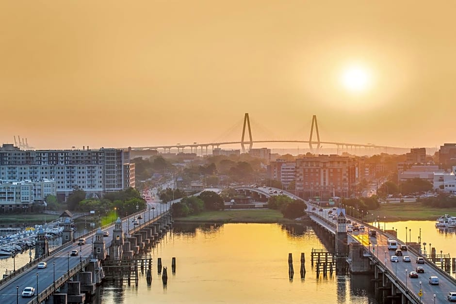 Holiday Inn Charleston-Riverview