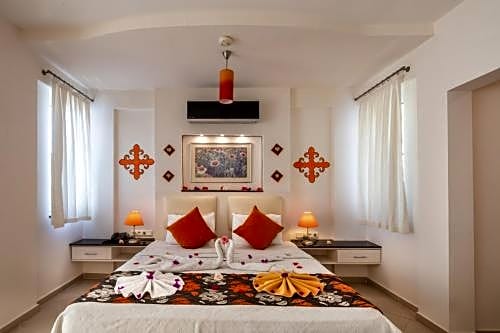 Golden Life Heights Deluxe Suite Hotel - Adult Only