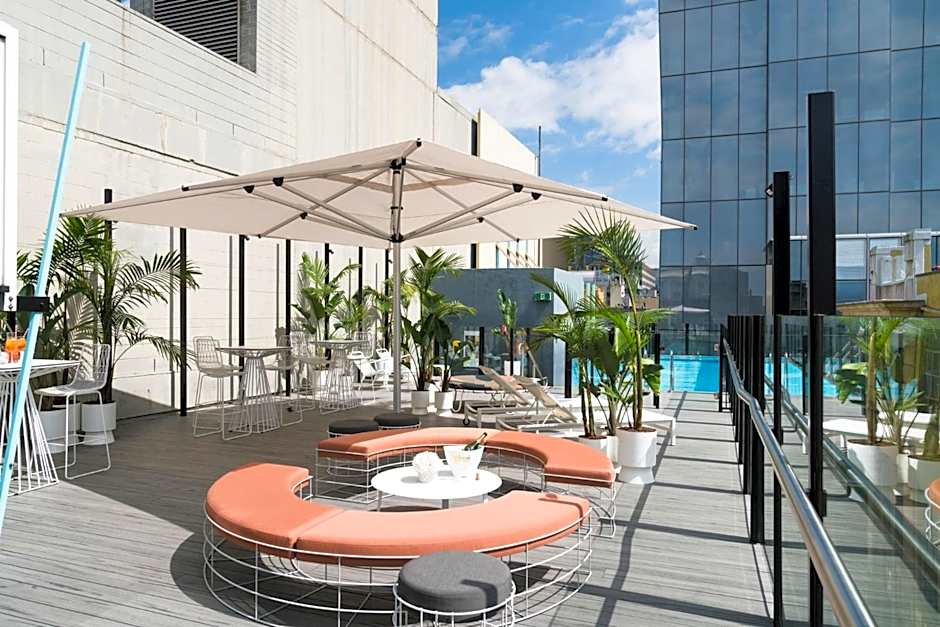 Adelphi Hotel