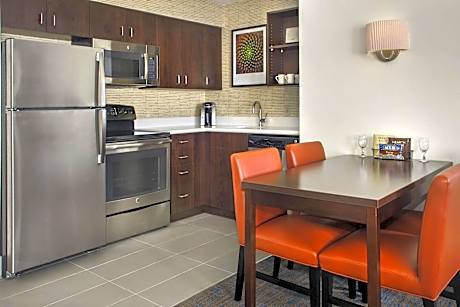 Studio, 1 Queen Bed with Sofa bed (Hearing Accessible) (1 Queen Bed and 1 Double Sofa Bed)