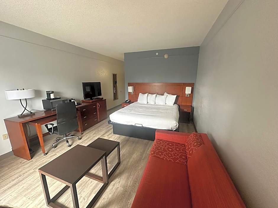 Super 8 by Wyndham Dallas Love Field Airport