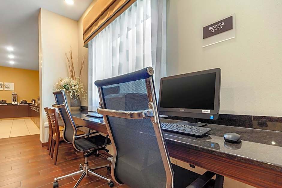 MainStay Suites Lincoln University Area