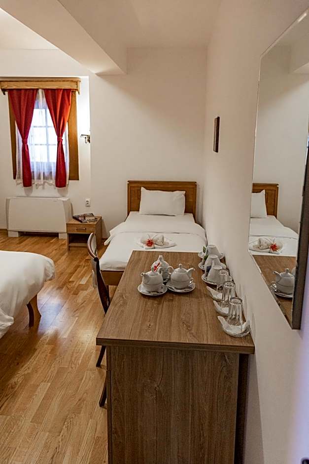 Guest Mansion, Гостински Палат