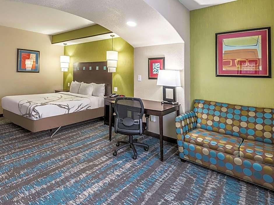 La Quinta Inn & Suites by Wyndham Dallas Grand Prairie South