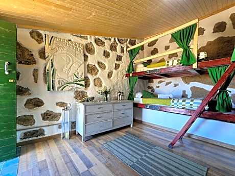 Bed in 4-Bed Mixed Dormitory Room