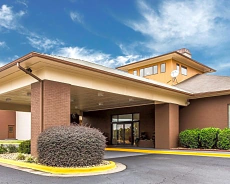 Quality Suites Convention Center - Hickory
