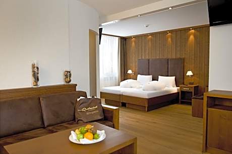 Suite with Access to Thermal Bath