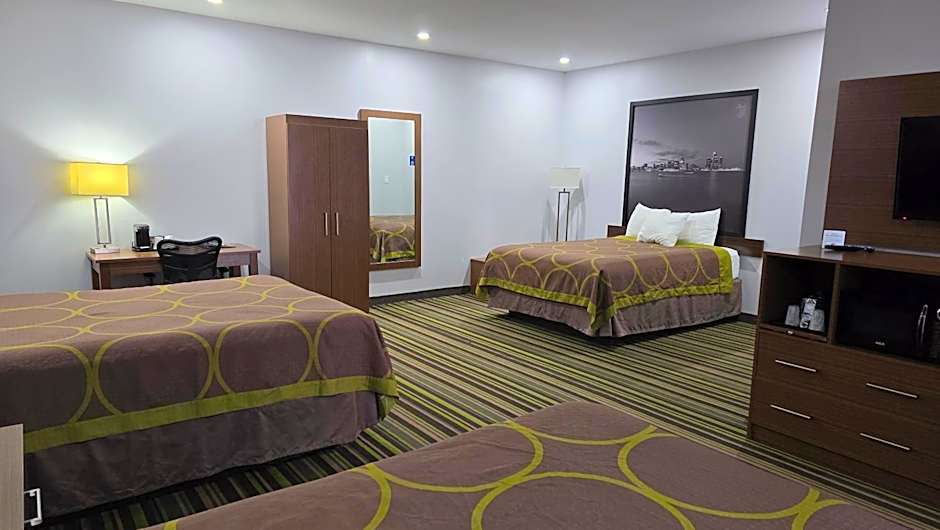 Super 8 by Wyndham Windsor/Dougall