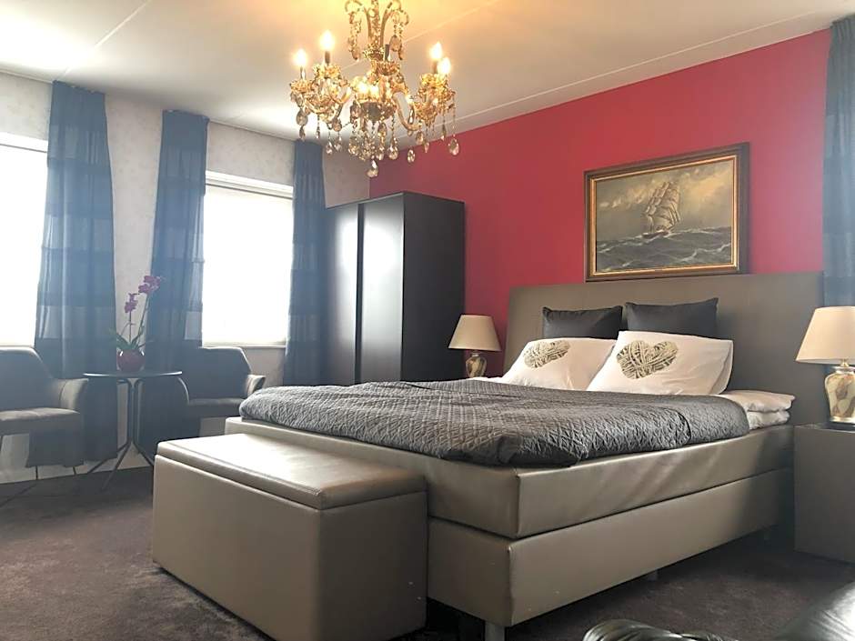 B&B nancy in holland met eigen badkamer , Jacuzzi niet inclusief , independent bathroom jacuzzi not included