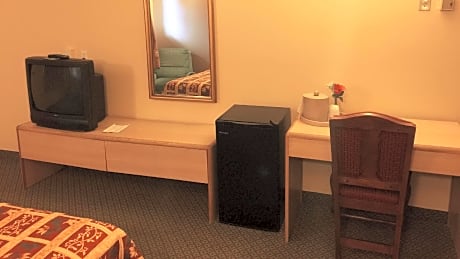 Deluxe 1 Full Bed Non-Smoking