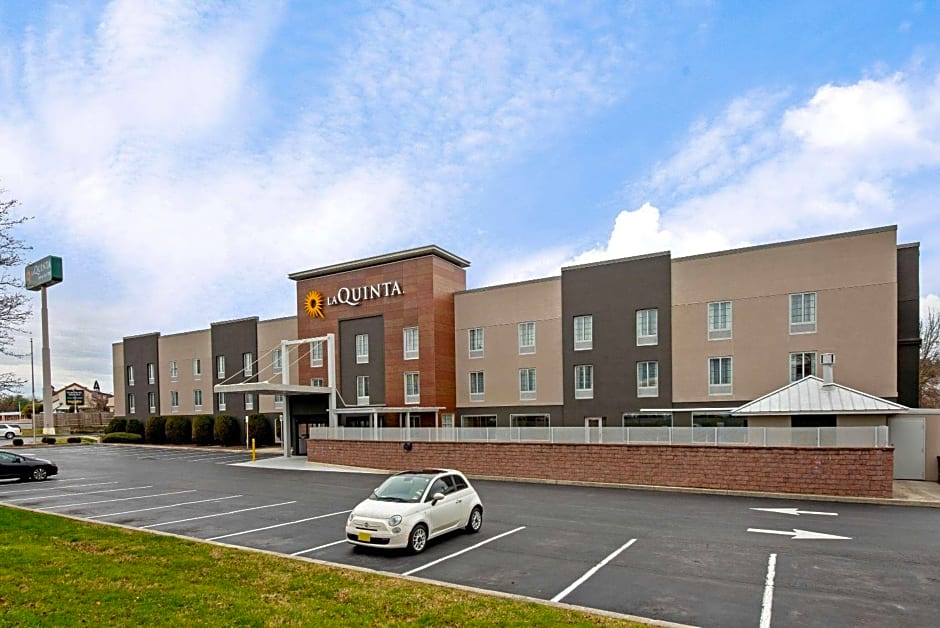 La Quinta Inn & Suites by Wyndham New Cumberland Harrisburg