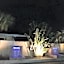 Colony Club Inn & Suites