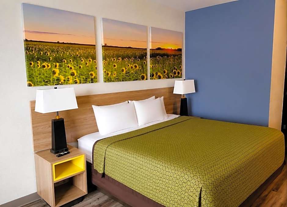 Days Inn by Wyndham Topeka