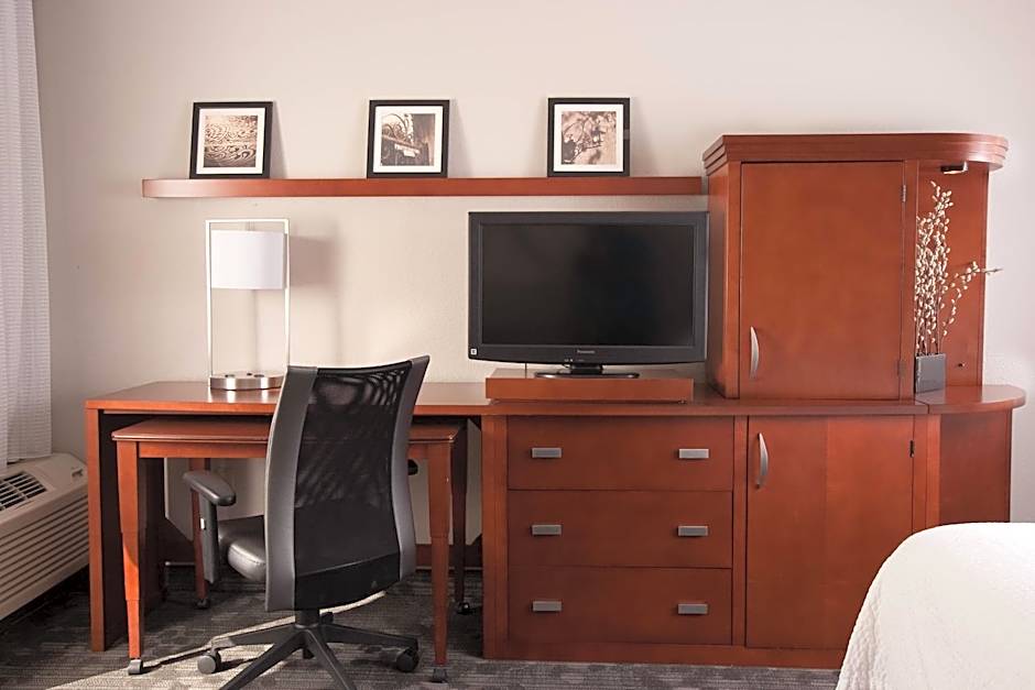 Courtyard by Marriott Charleston Waterfront