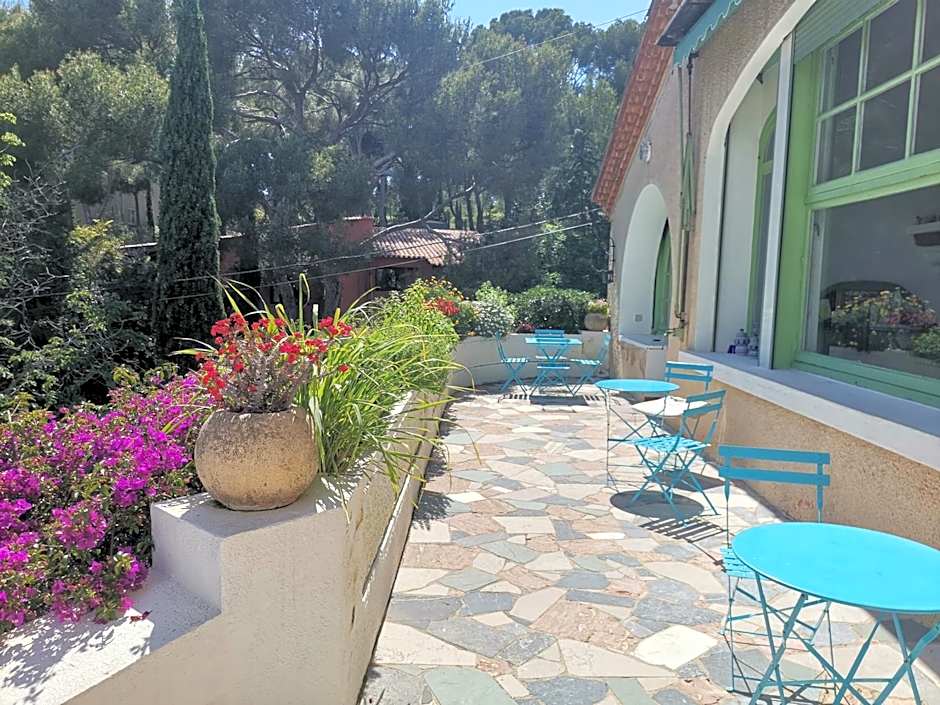 Cassis Hostel