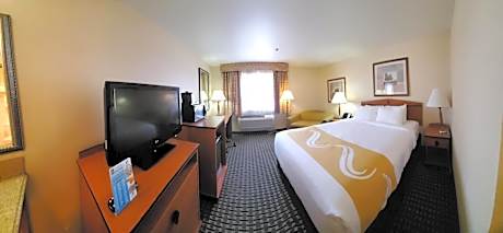 Queen Room - Non-Smoking/Pet Friendly