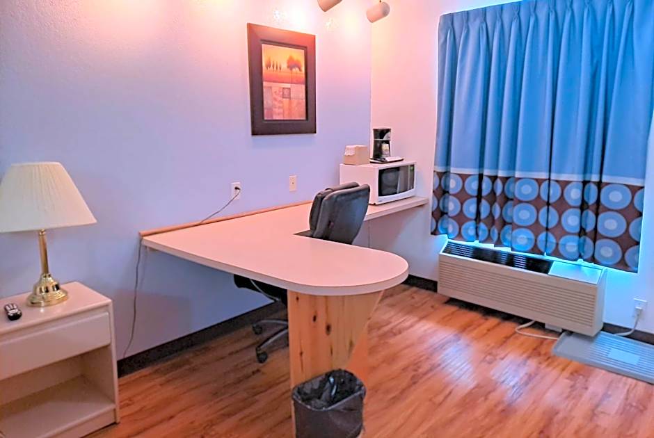 Super 8 by Wyndham Three Hills AB