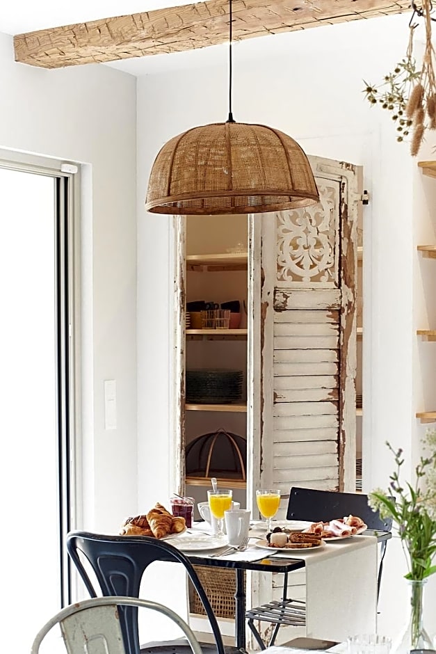 Maison 1634 - Parking, petit-dejeuner compris, proche centre, climatisation, piscine