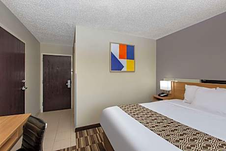 Queen Room - Non-Smoking