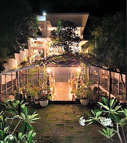 A T Beach Resort Queen Room