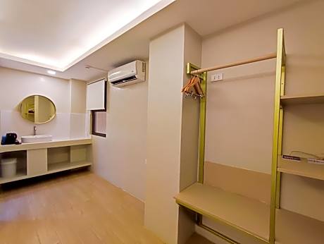 Deluxe Double Room (2 Adults + 1 Child)