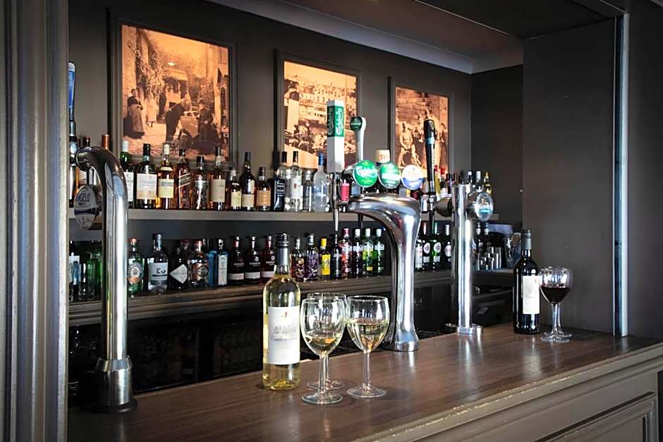 Ship and Castle Hotel