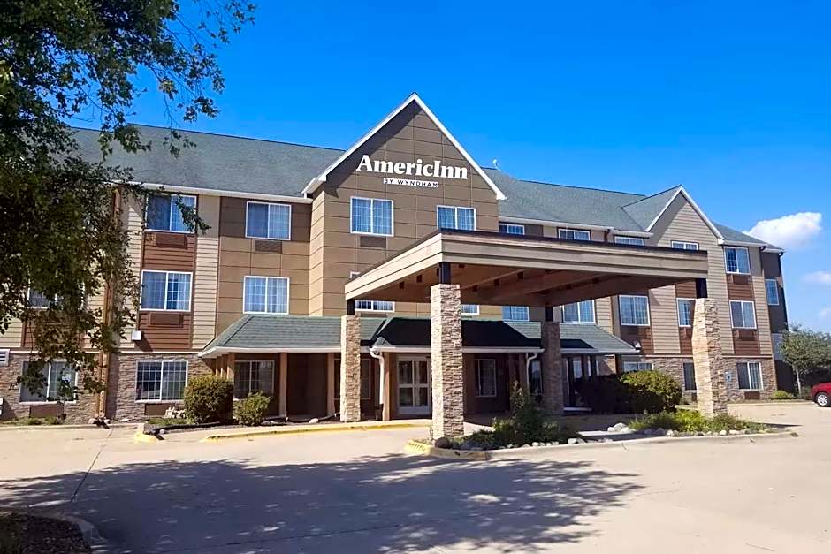 AmericInn by Wyndham Galesburg