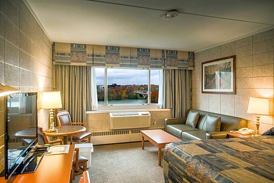 Zdjęcie 1 z 48 — Capri Inn