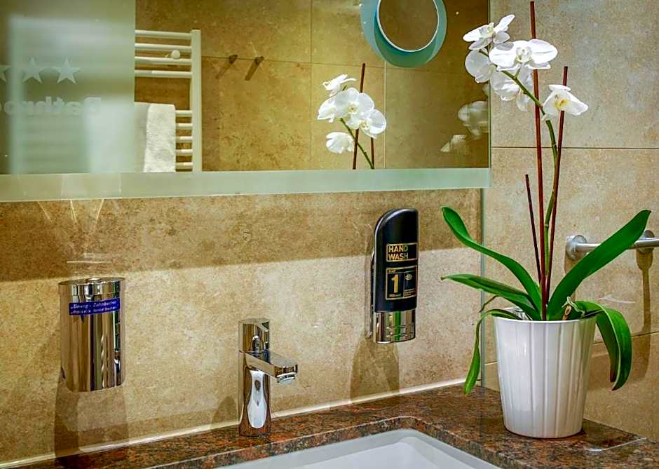 Tiptop Hotel Burgschmiet Garni