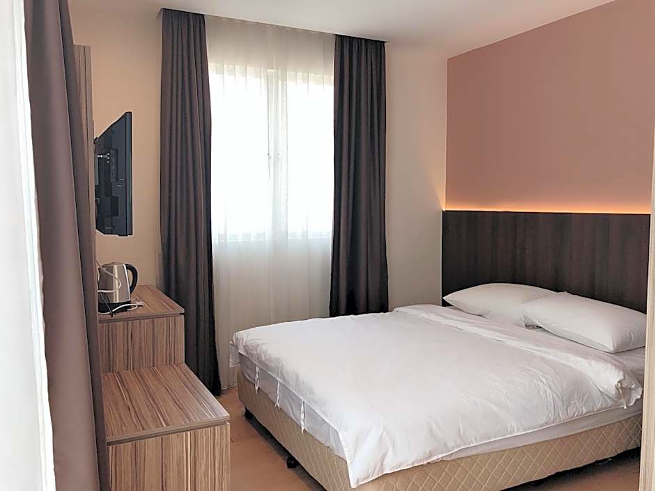 Foto 1 di 7 di Business 1 Queen Bed
