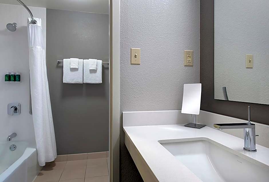 Courtyard by Marriott Lincroft Red Bank