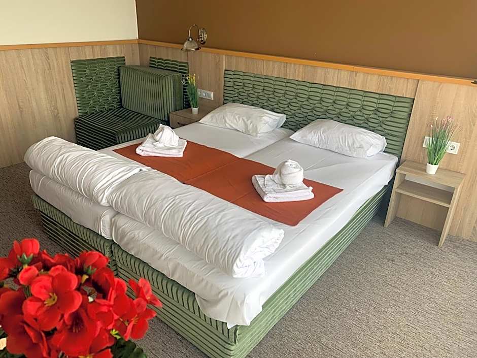 Várfal Wellness Panzió