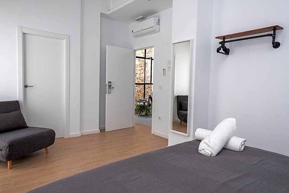 GOMEZ ROOMS