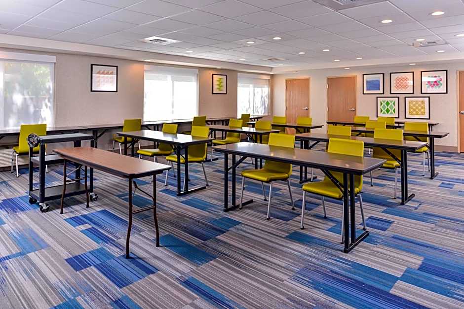 Holiday Inn Express & Suites Lacey  Olympia By IHG
