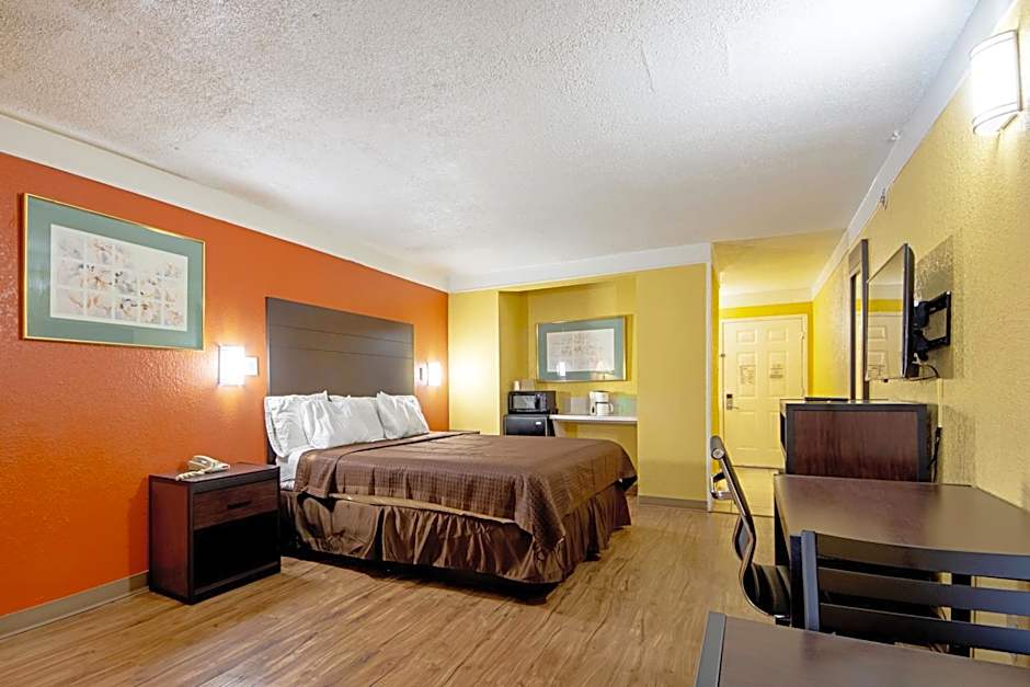 Economy Inn & Suites