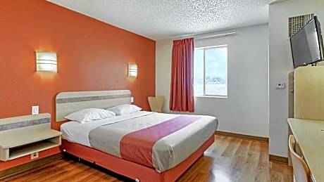 1 Full Bed | Non-Smoking
