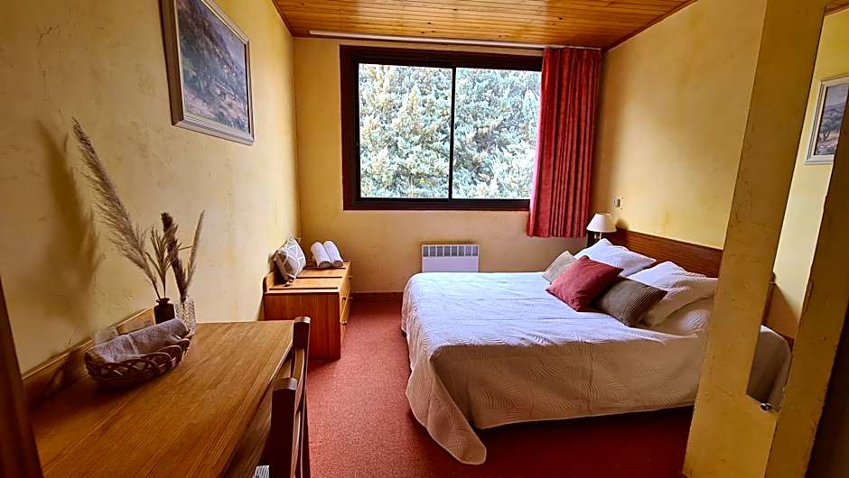 Photo 1 of 9 of Double Room