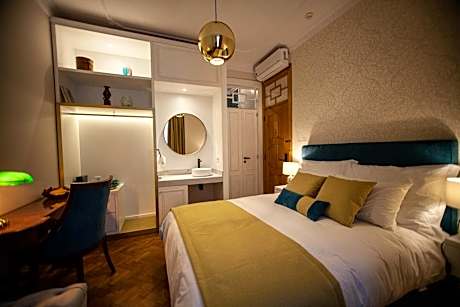 Deluxe Double Room with Side Sea View