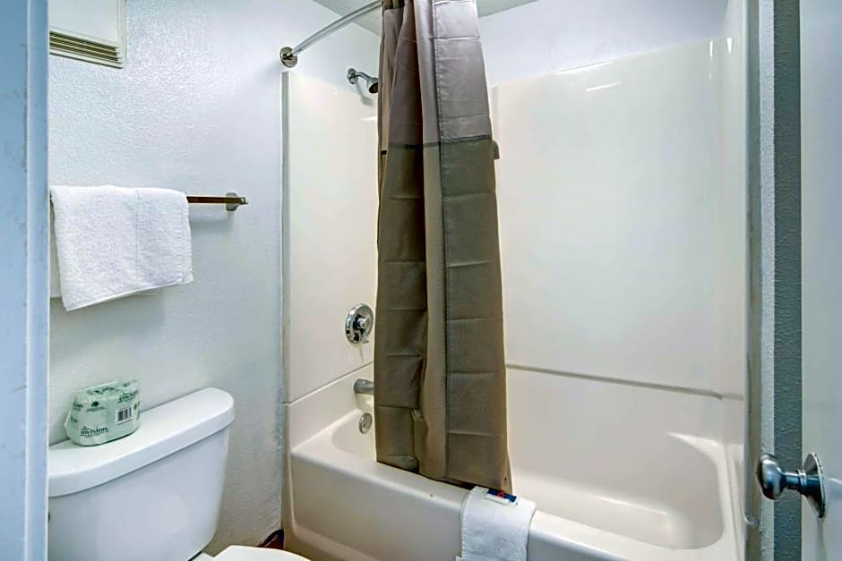 Motel 6-Dallas, TX - Forest Lane